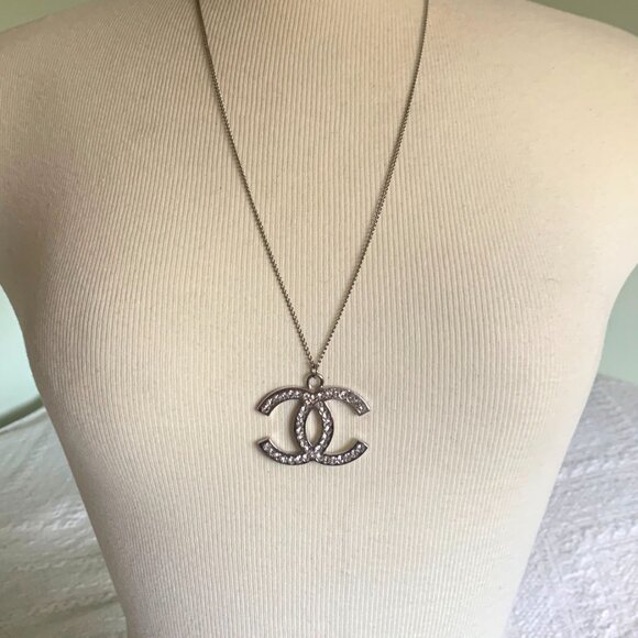 Vintage CC Logo Rhinestone Pendant on 23 inch Chain Necklace - Picture 7 of 10